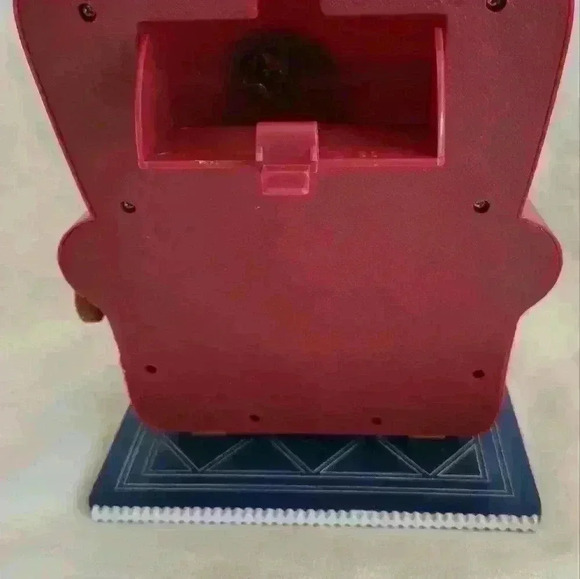 M &M-LA-Z-BOY Candy Dispenser - Picture 8 of 9